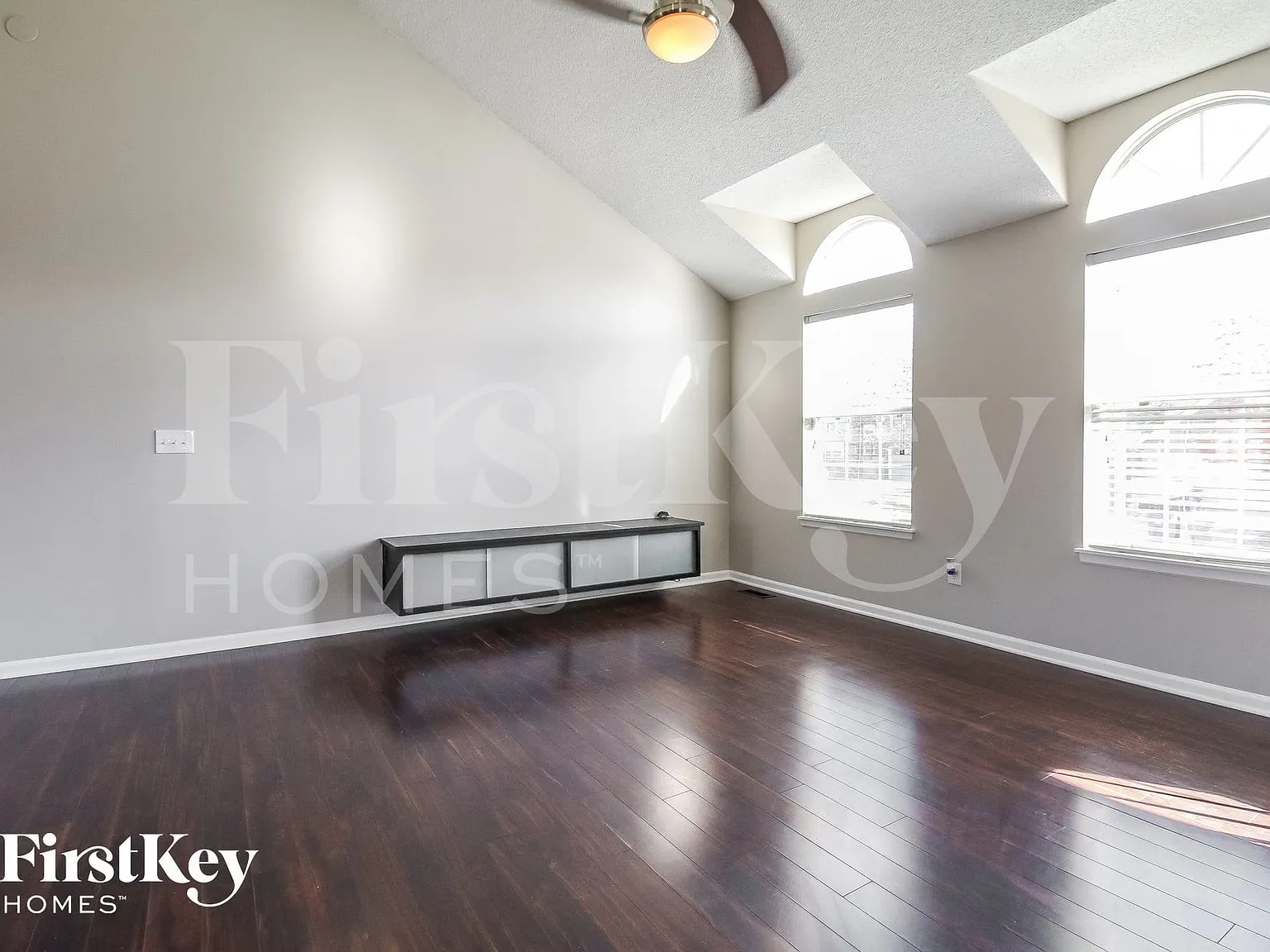 3 bed, 2.5 bath, 1821 sqft, $2,545 — Photo 3