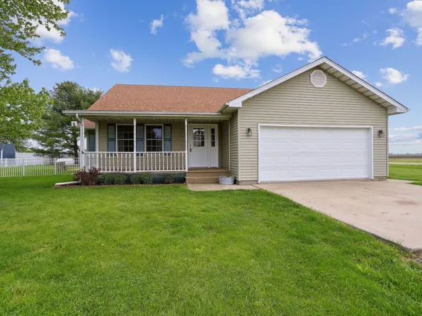 101 Tayler Ln, Tuscola, IL 61953