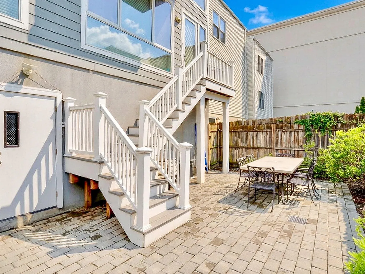 1 bed, 1.0 bath, 593 sqft, $3,600 — Photo 1