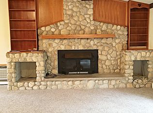 S45W33708 Drumlin Dr, Dousman, WI 53118