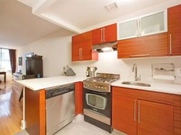 184 Thompson Street image 1 of 3
