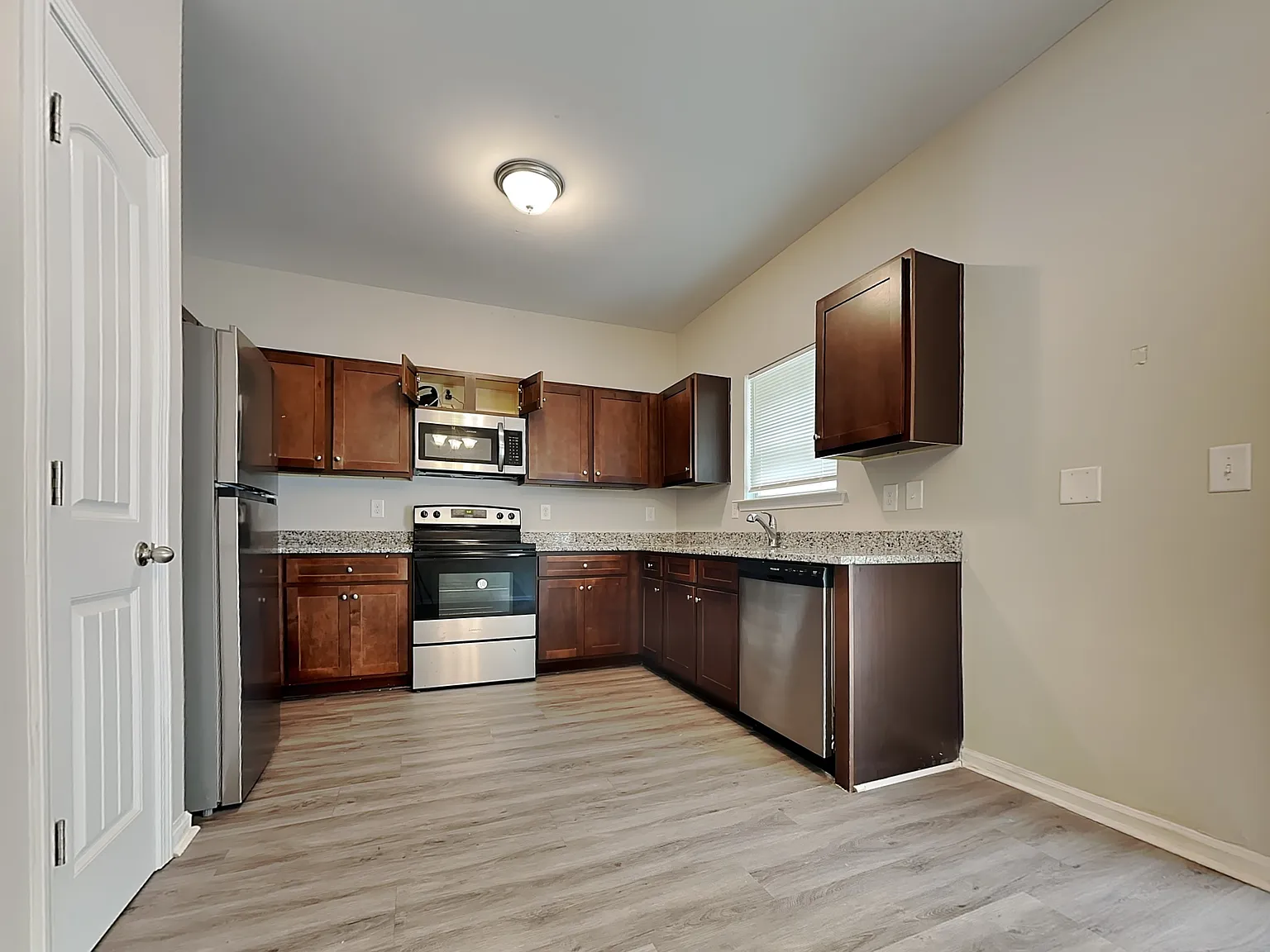 3 bed, 2.5 bath, 1454 sqft, $1,695 — Photo 3
