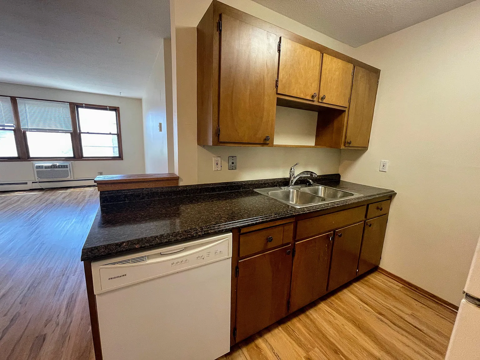 401 9th St SE — Photo 4