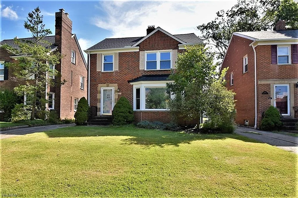 2407 Eardley Rd photo 1