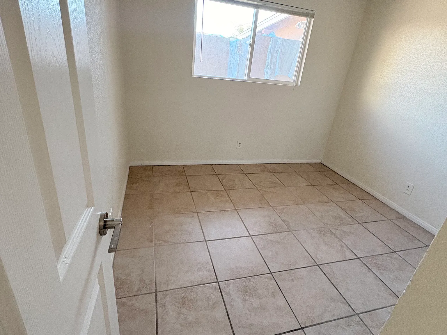 3 bed, 1250 sqft, $2,100 — Photo 3