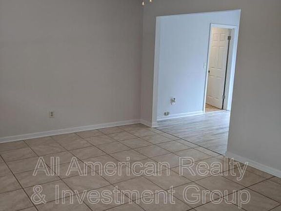 4th image of 825 Boulevard De Lorleans