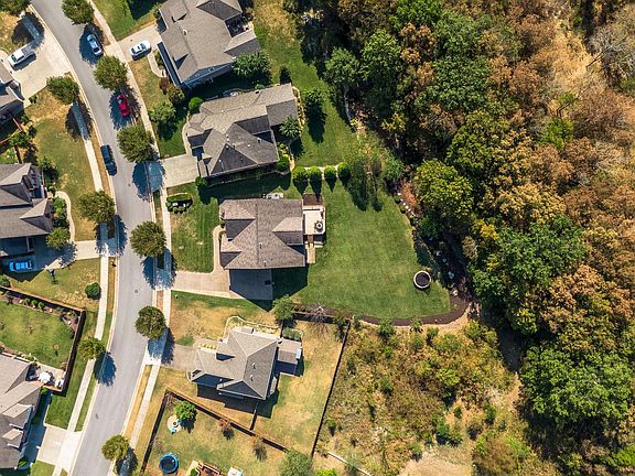 5th image of 8309 Parkfield Dr