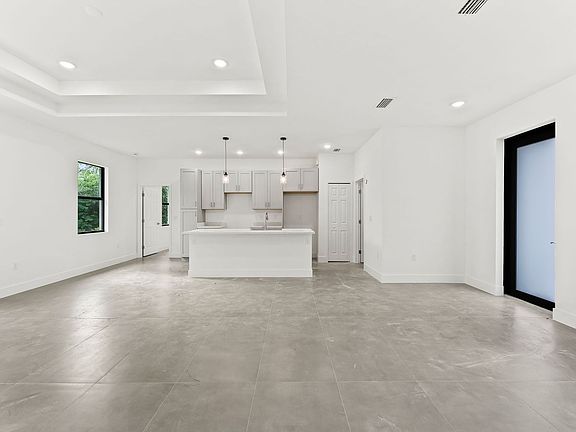 5th image of 3705 37th St SW