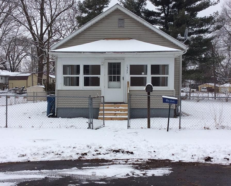 1st image of 1527 Flake St