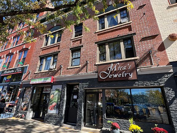 2nd image of 480 Main Street