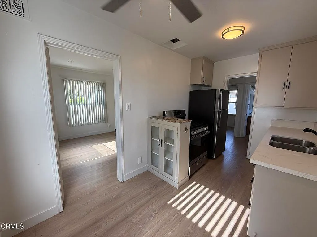 1424 E Wilson Ave — Photo 4
