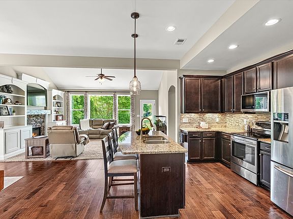 4th image of 2626 Westerham Way