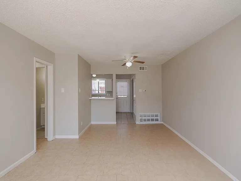 2813 Wimbledon Ct #D — Photo 9