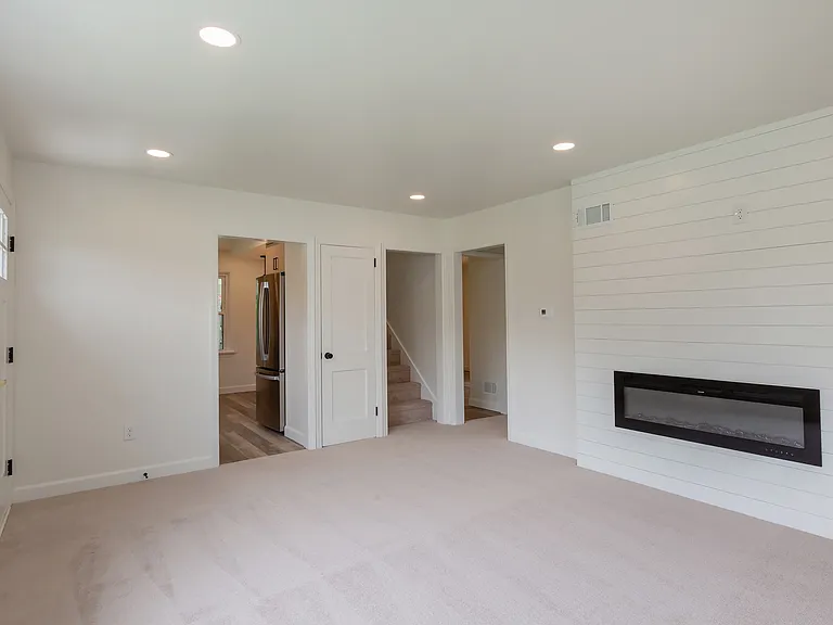 1307 Meadowcreek Ln — Photo 6