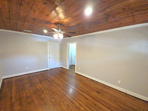 5th image of 210 Olive Ave