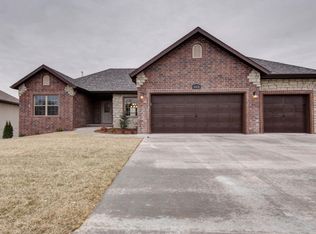 382 N Niangua Dr, Nixa, MO 65714