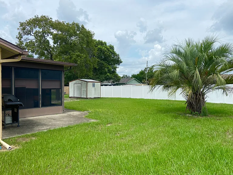 1332 Bentley Ave — Photo 15