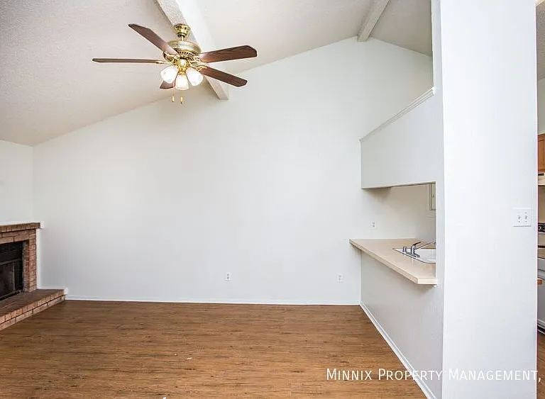 128 N Troy Ave #B — Photo 5