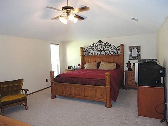 5th image of 933 Meadow Dr
