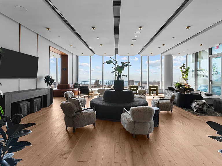 800 Broadway — Photo 30