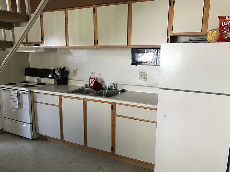 Dougan Lane Apartment — Photo 12