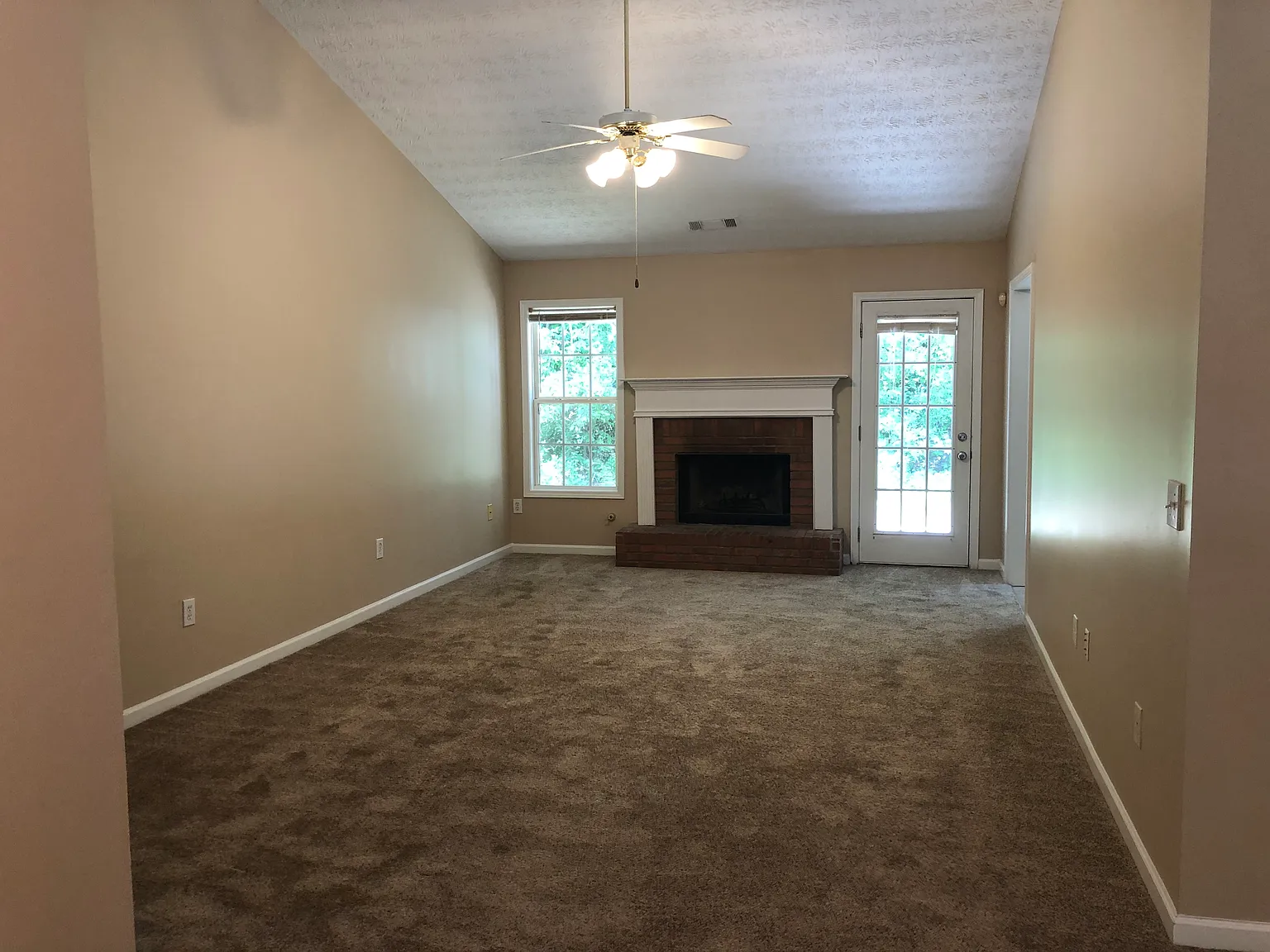 3 bed, 1659 sqft, $2,000 — Photo 4