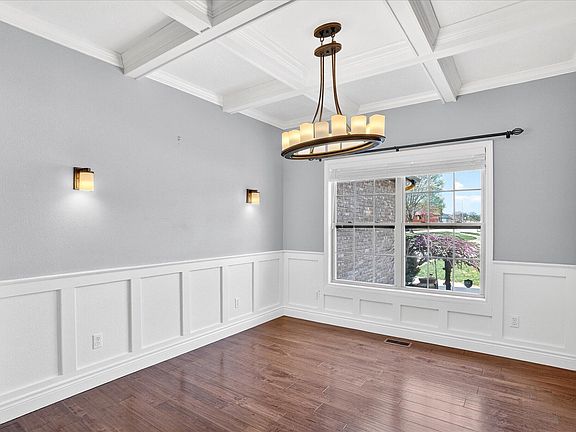 4th image of 634 N Rockingham Avenue