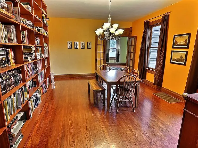 1005 Pontiac Ave — Photo 4