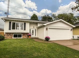 2893 Ridgeway Ave, Dubuque, IA 52001