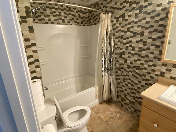 4th image of 4077 W Plum St