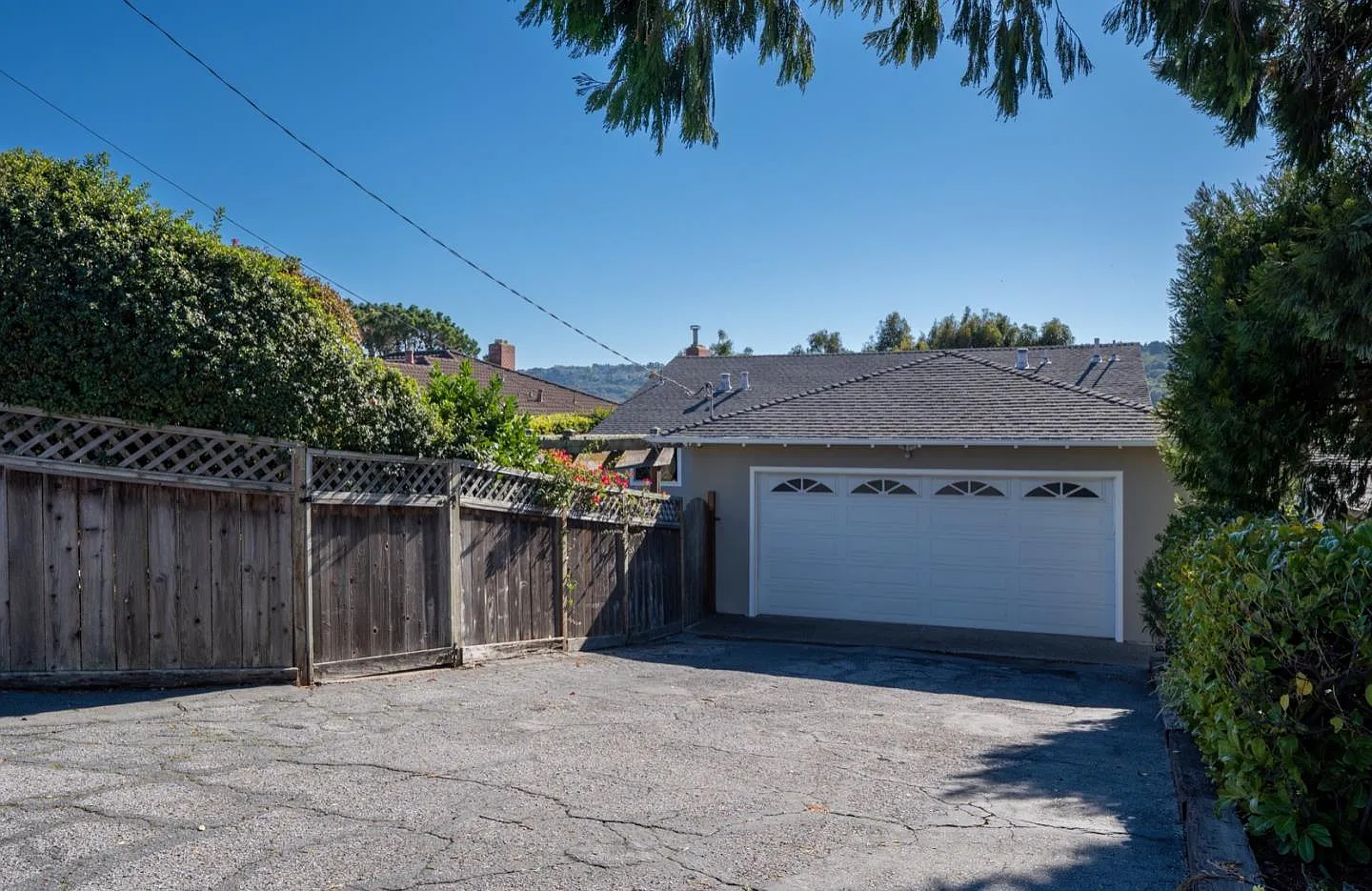 2624 Read Ave photo 1