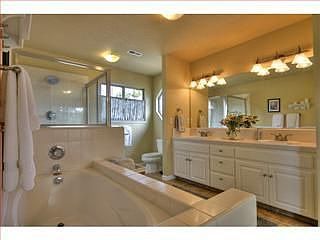 5th image of 1070 Monica Ln