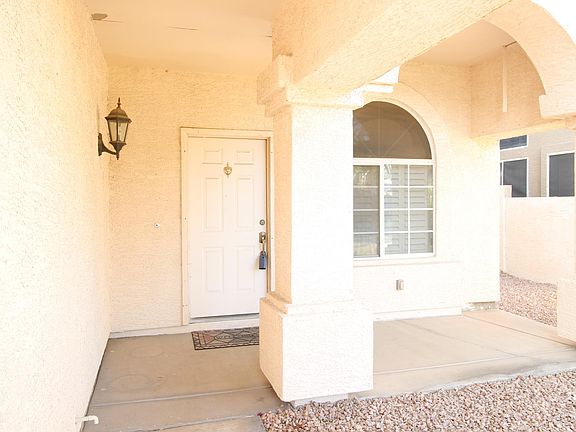 3rd image of 832 N Sicily Dr