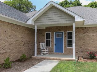 637 Whittier Dr, Seymour, IN 47274