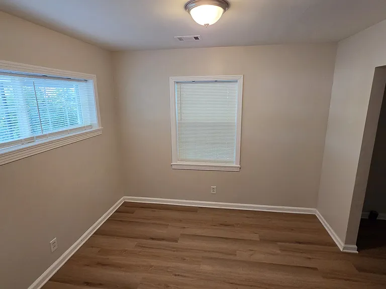 1460 Brentwood Ave — Photo 5