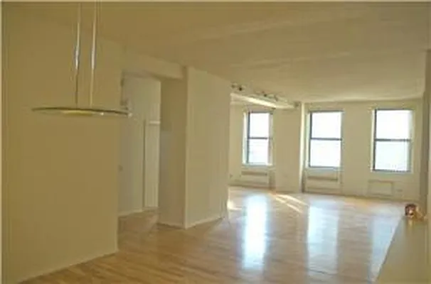 Sold by Aclawrence | media 3