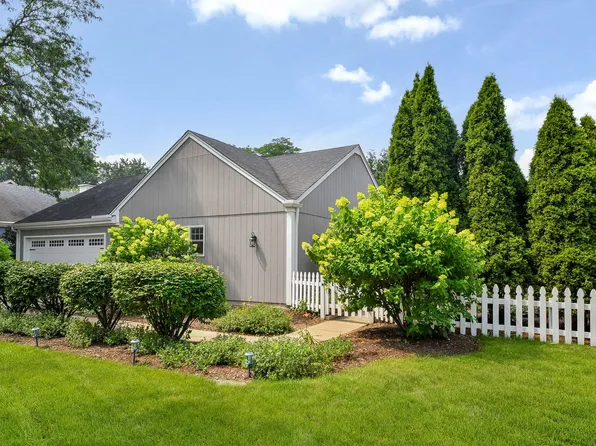 925 Churchill Dr, Naperville, IL 60563
