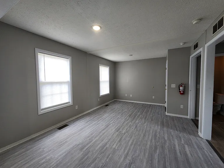 1325 Virginia Ave — Photo 10