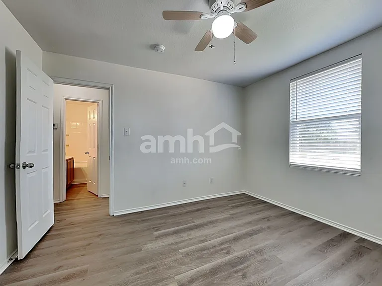 1421 Englewood Dr — Photo 14