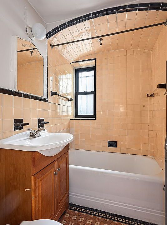 2nd image of 922 8th Ave APT G