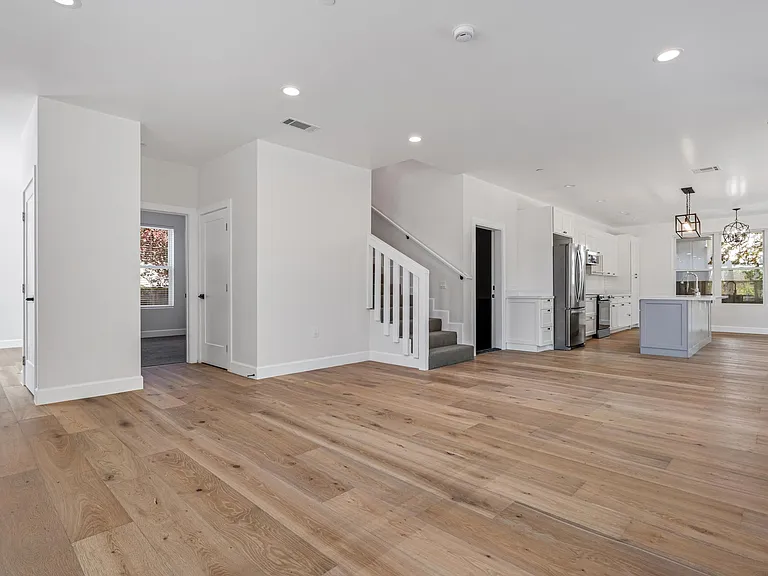 109 Paul Wittke Dr — Photo 4
