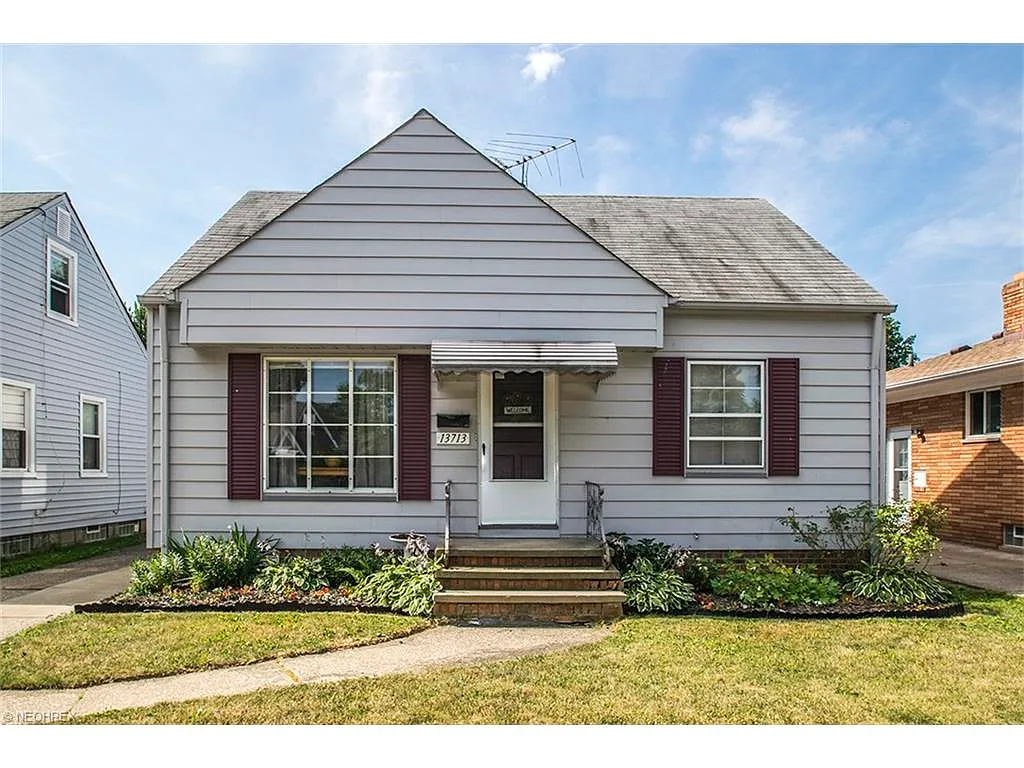 13713 Clifford Ave photo 1