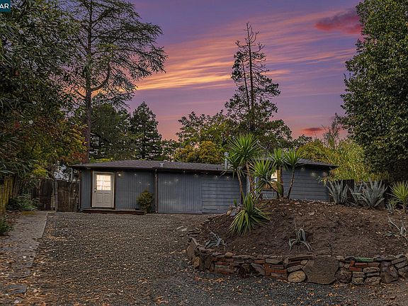 3rd image of 233 Sierra Dr