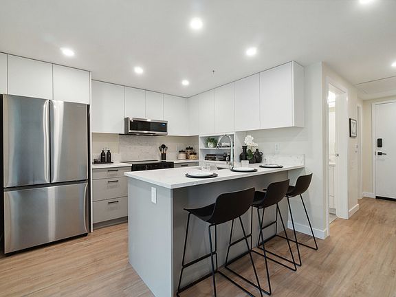 2nd image of 2895 E 10th Ave #608