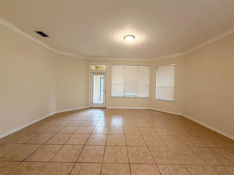 12947 Runswick Ave — Photo 16