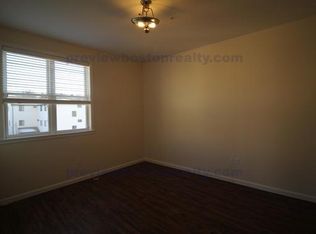 107 Elm St #A302, Newton, MA 02465