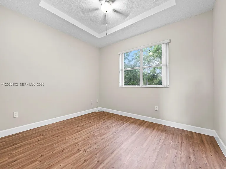 1049 NE 42nd Pl — Photo 19