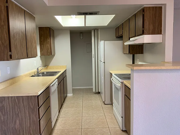 4608 W Maryland Ave #241 — Photo 6