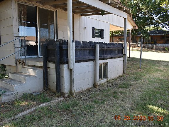 4th image of 16048 Donna Ln