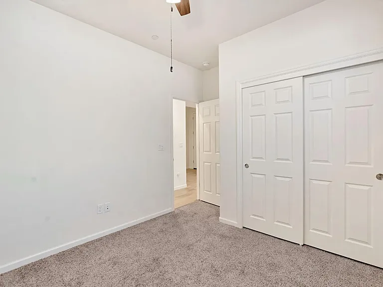 2153 Lombard Ln — Photo 21